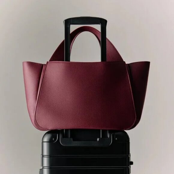 Cuyana Mila Satchel in Cherry Red - Picture 2 of 12